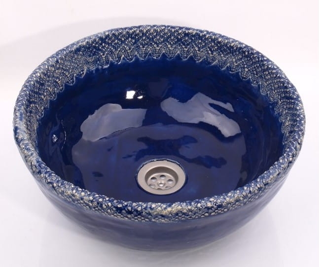 Ceramiczna umywalka nablatowa granatowa z koronką