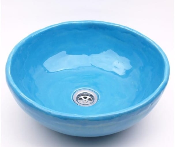 Duża ceramiczna umywalka nablatowa ręcznie robiona błękitna