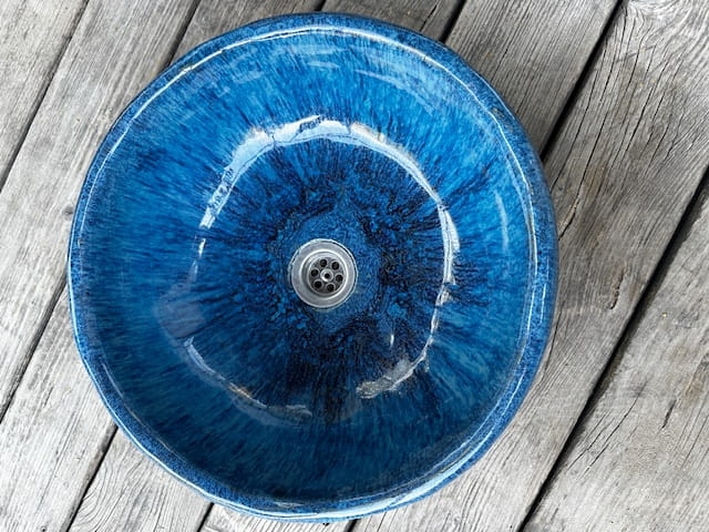 Ceramiczna umywalka nablatowa misa niebieska