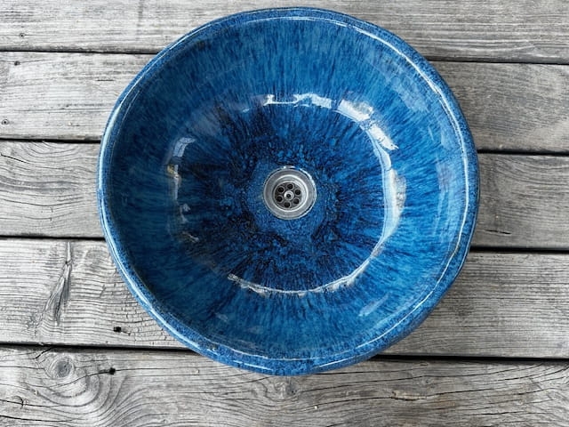 Ceramiczna umywalka nablatowa misa niebieska