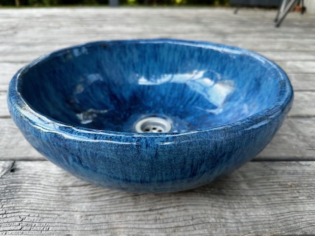 Ceramiczna umywalka nablatowa misa niebieska