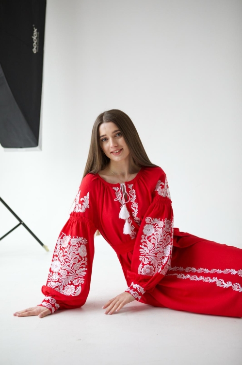 Czerwona lniana sukienka hafty