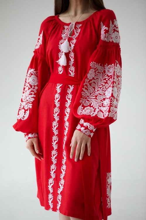 Czerwona lniana sukienka hafty