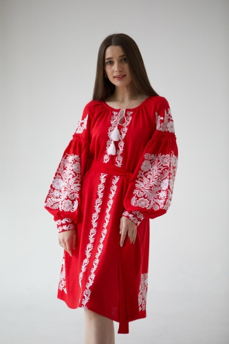 Czerwona lniana sukienka hafty