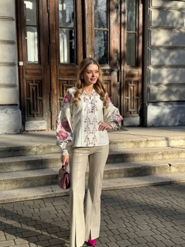 Haftowana bluzka etno w kwiaty