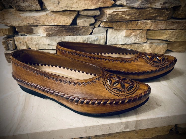 Buty damskie ze skóry opanki rozeta
