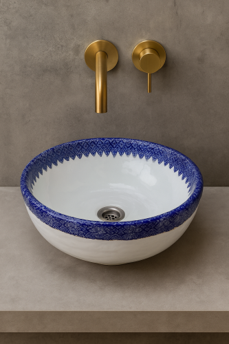 Ceramiczna umywalka nablatowa z koronkowym rantem 38 cm