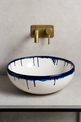 Ceramiczna umywalka nablatowa z granatowym dekorem 38 cm